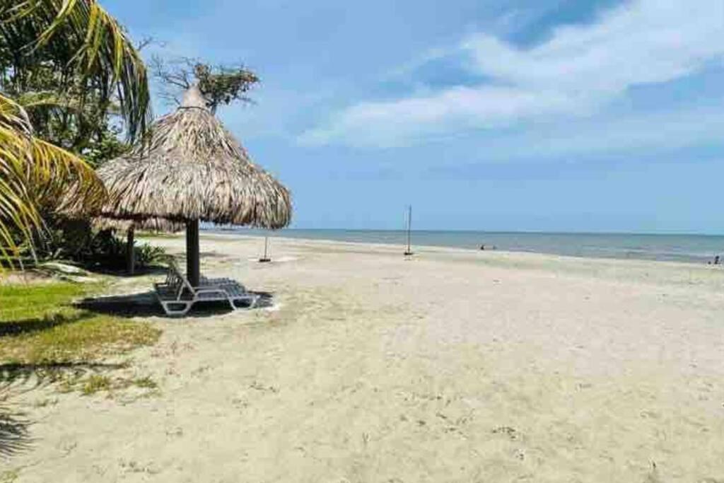 Villa De Ali In Palma Real La Ceiba Exterior photo